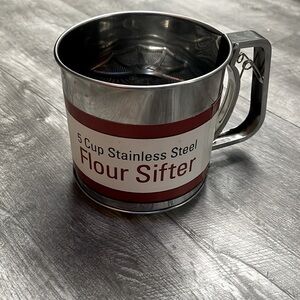 NWT 5 Cup Stainless Steel Flour Sifter